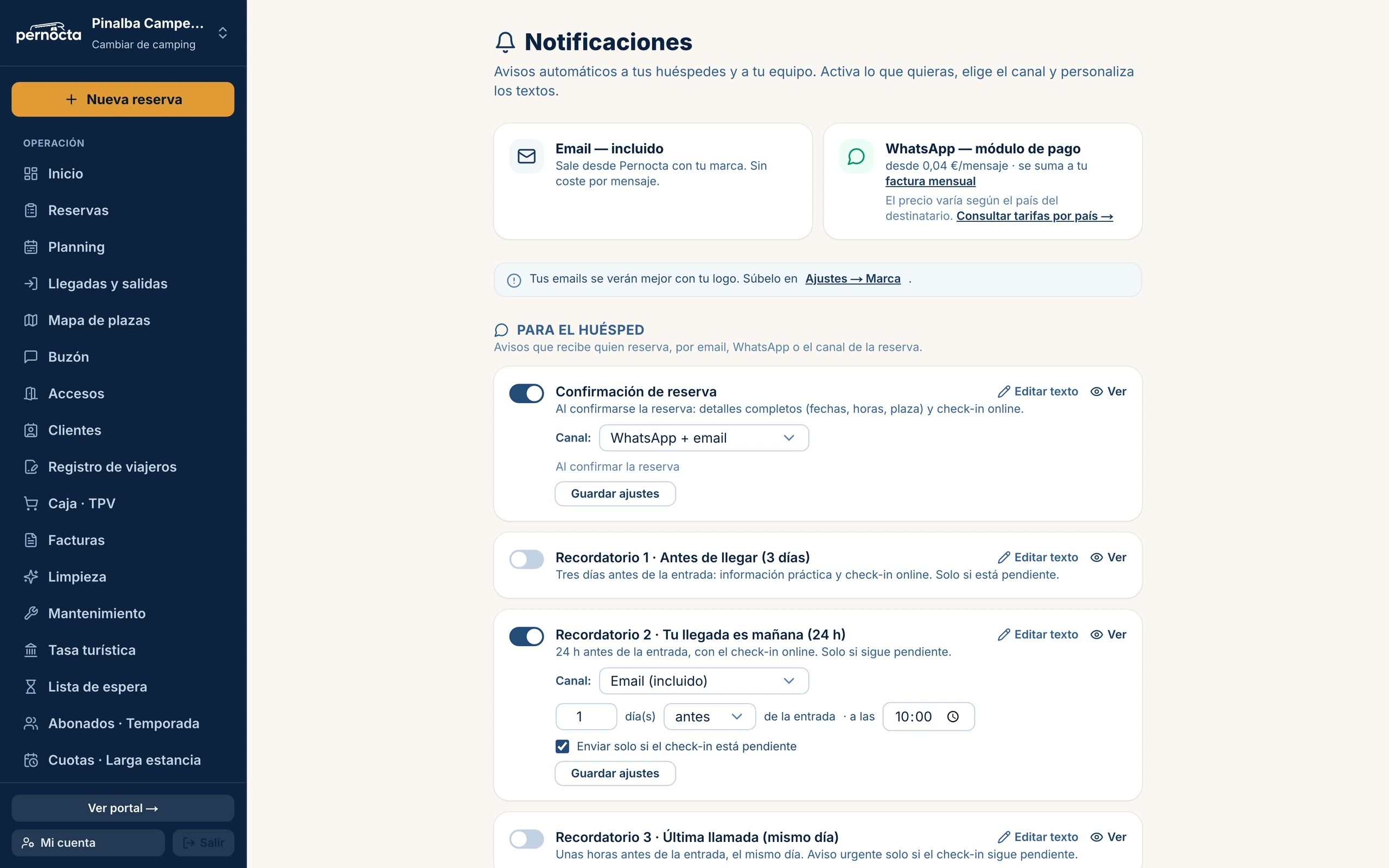 Captura de Notificaciones automáticas al huésped por email y WhatsApp en el panel de Pernocta
